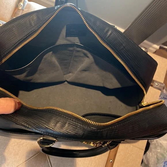 Louis Vuitton Deauville Epi Black Leather - Picture 10 of 13